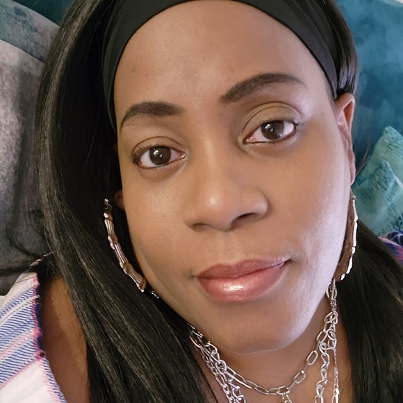 Meet your Posher, Leann - Picture 2 of 3